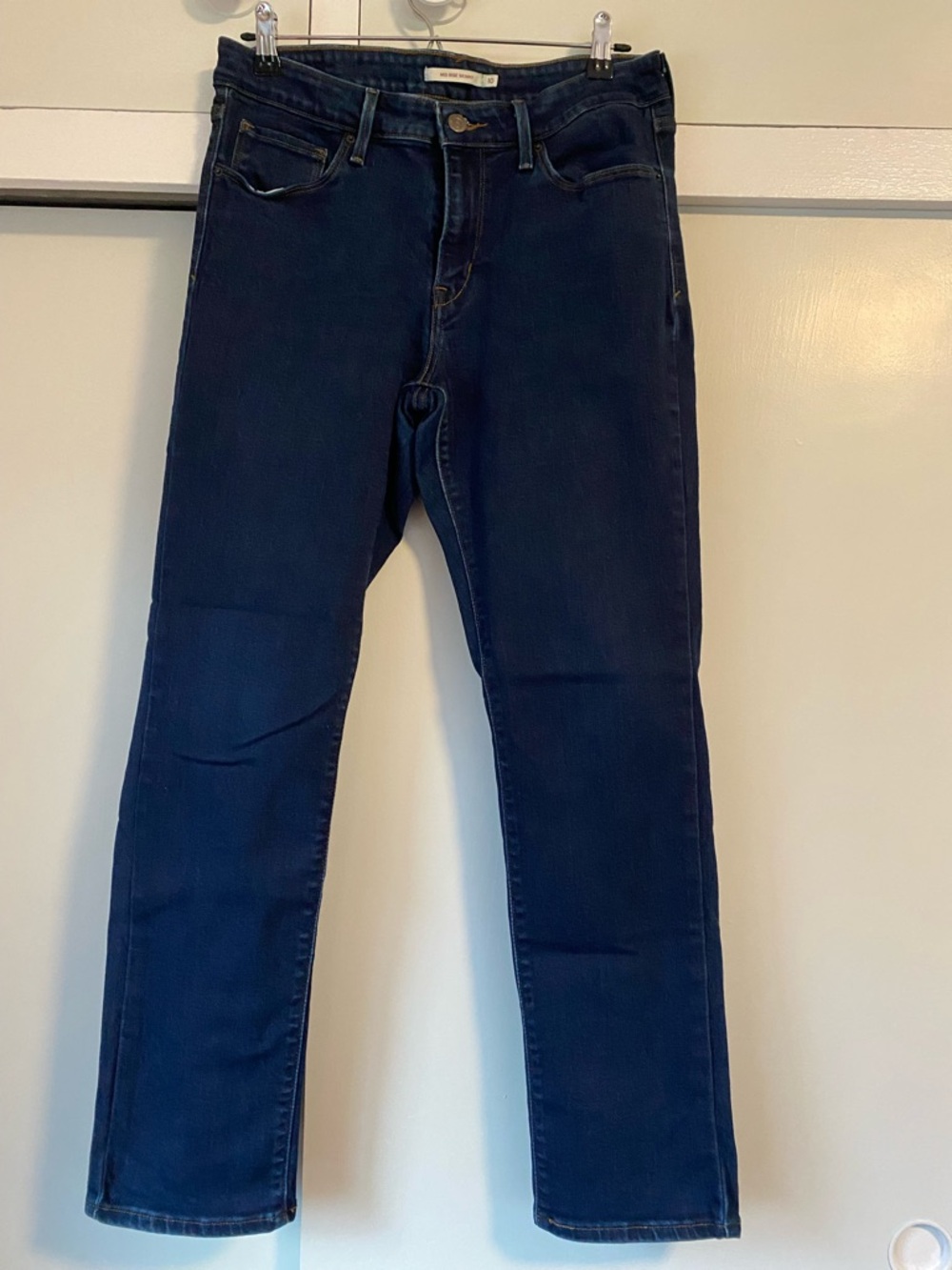 Levi’s Mid Rise Skinny Jeans – Dark Wash Classic / Everyday Essential